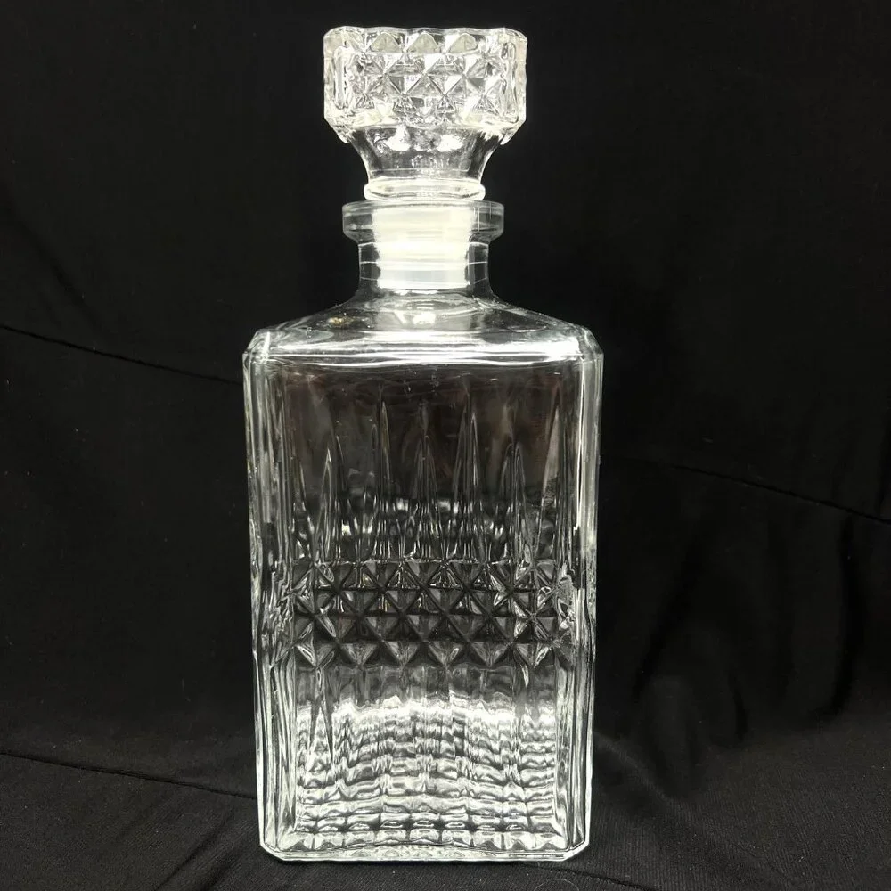 Luminarc Clear Diamond Pattern Crystal Decanter and Square Stopper - 8.75